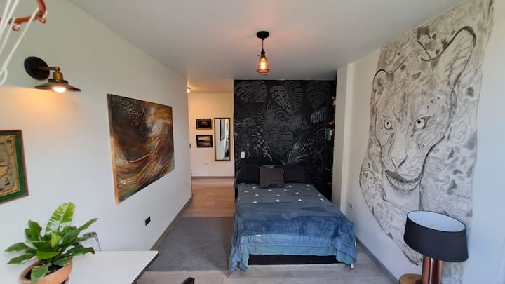 Room with a semi-double bed for one or two people, with a private bathroom and hot water, a closet, and a small balcony. Ideal for resting after a day at the pool.