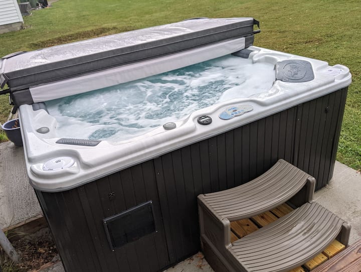 Spacious, Unique 3-bdrm Home with Hot Tub.