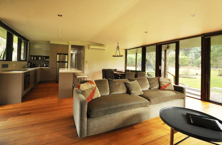 Play Shack®2 Ultimate Riverfront Wifi 12-15 Guests - Mount Buller