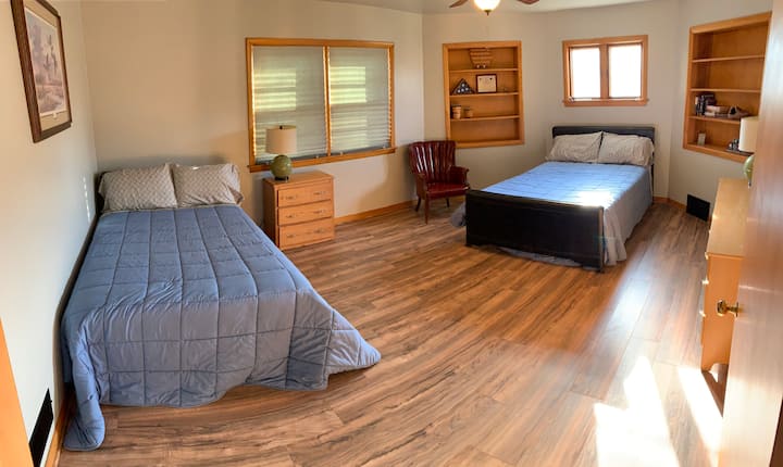 ห้องนอนที่ 3 เตียงเต็ม 2 เตียง