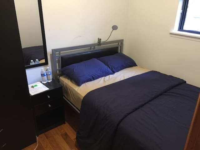 GREAT BEDROOM (IN 2 BRS APT)
EXCELLENT LOCATION!!