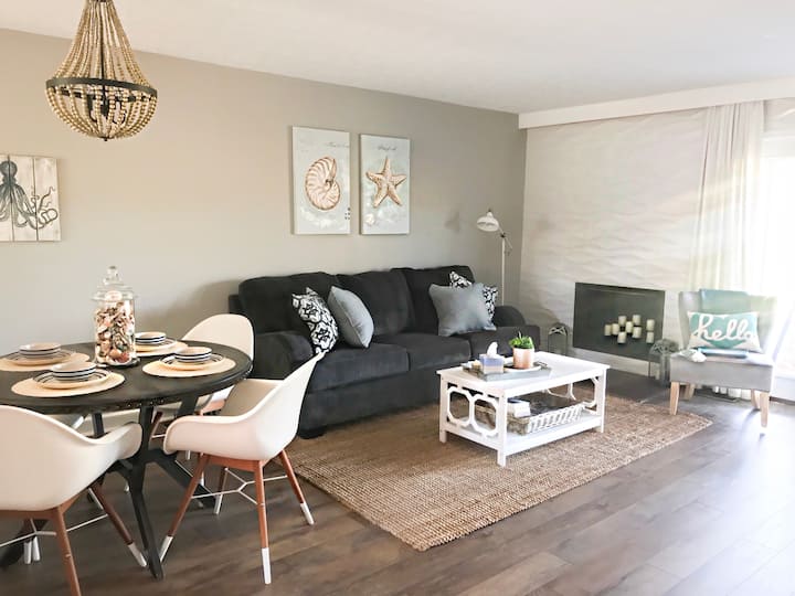 Welcome to our cozy condo at the Eagle Pointe golf community just minutes from Lake Monroe! We hope you find our place your home away from home in Bloomington!