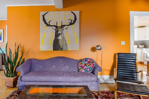 A Riot of Color at an Artist's Retreat on the Portland Line