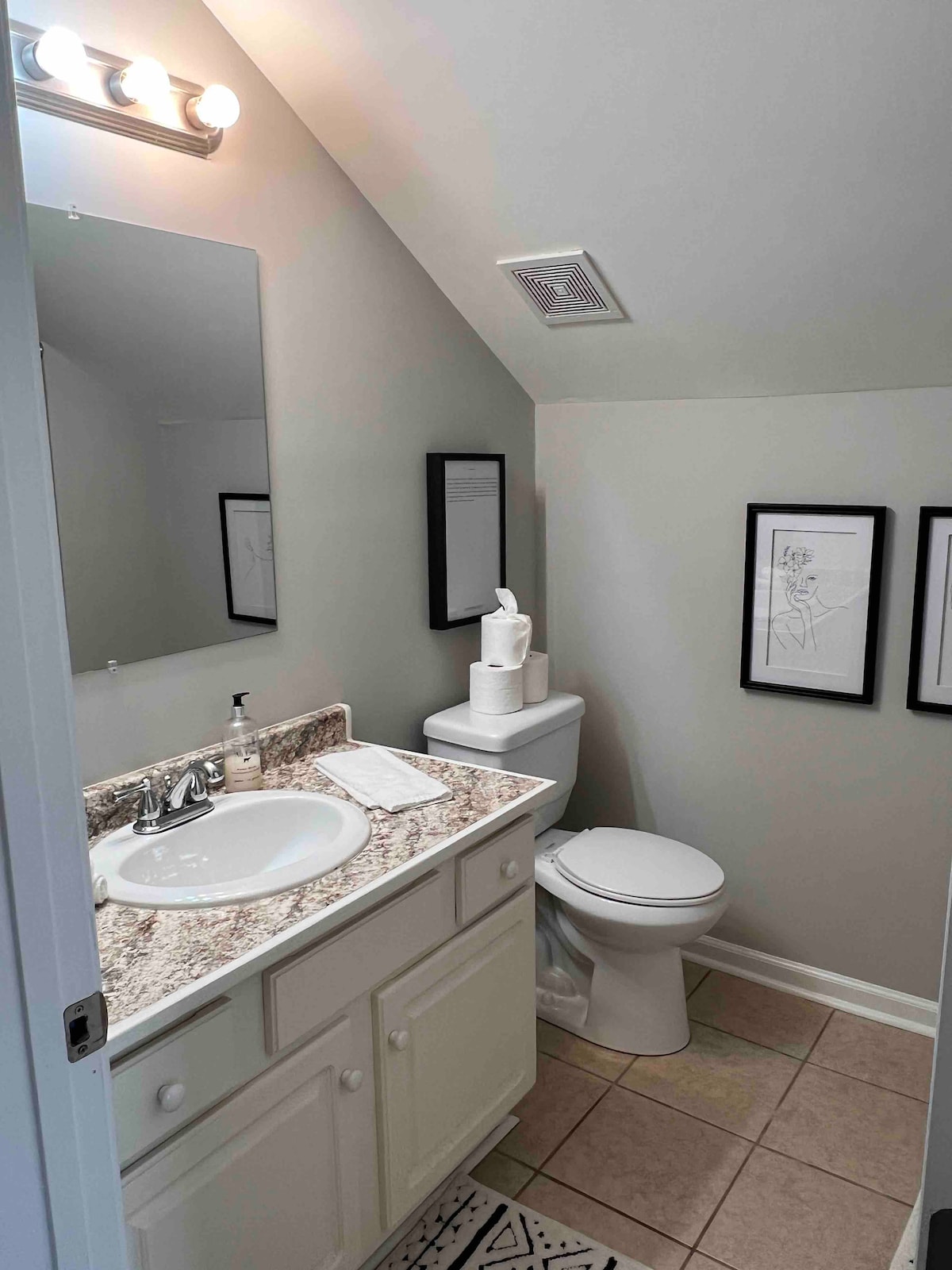 Sharp Cottage - 4BR 3 BA
