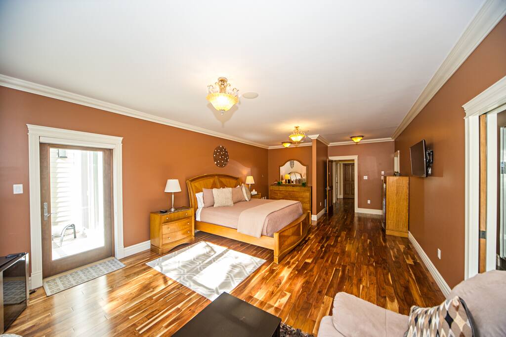 King bed, balcony, dresser, full cable TV