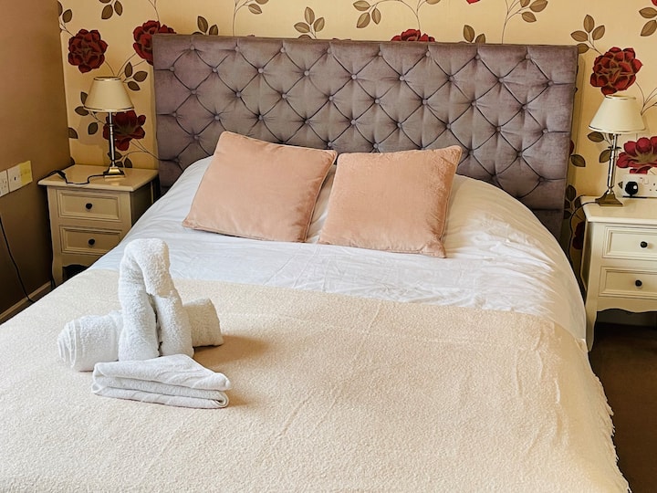 Bračni krevet (180x200) u apartmanu 