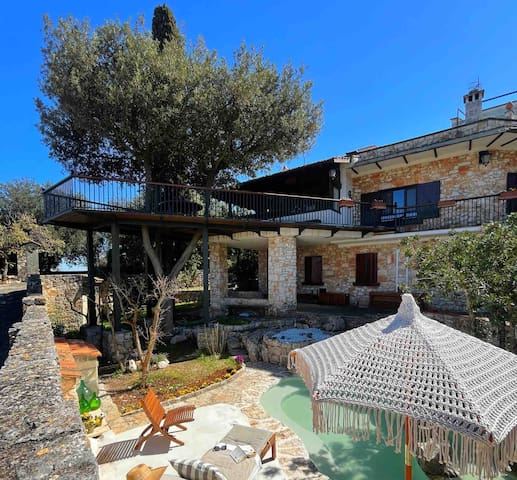 “La Fortezza” villa vista mare