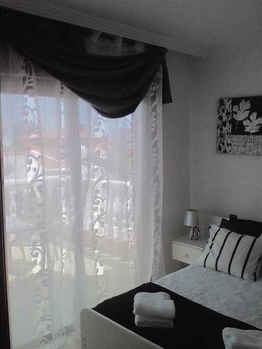 ROYAL ROOM
