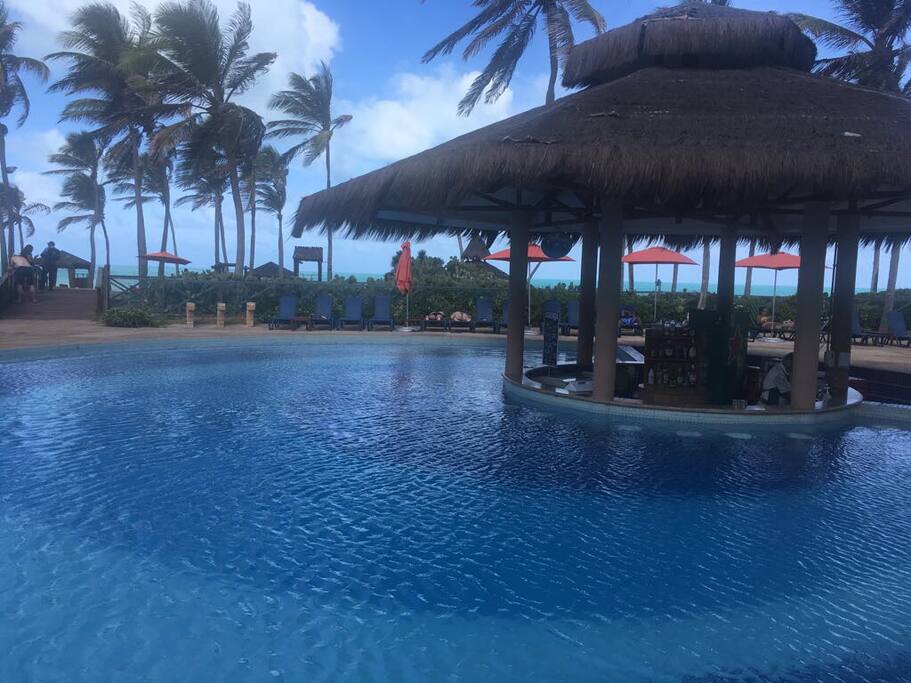 Piscina com Bar Molhado