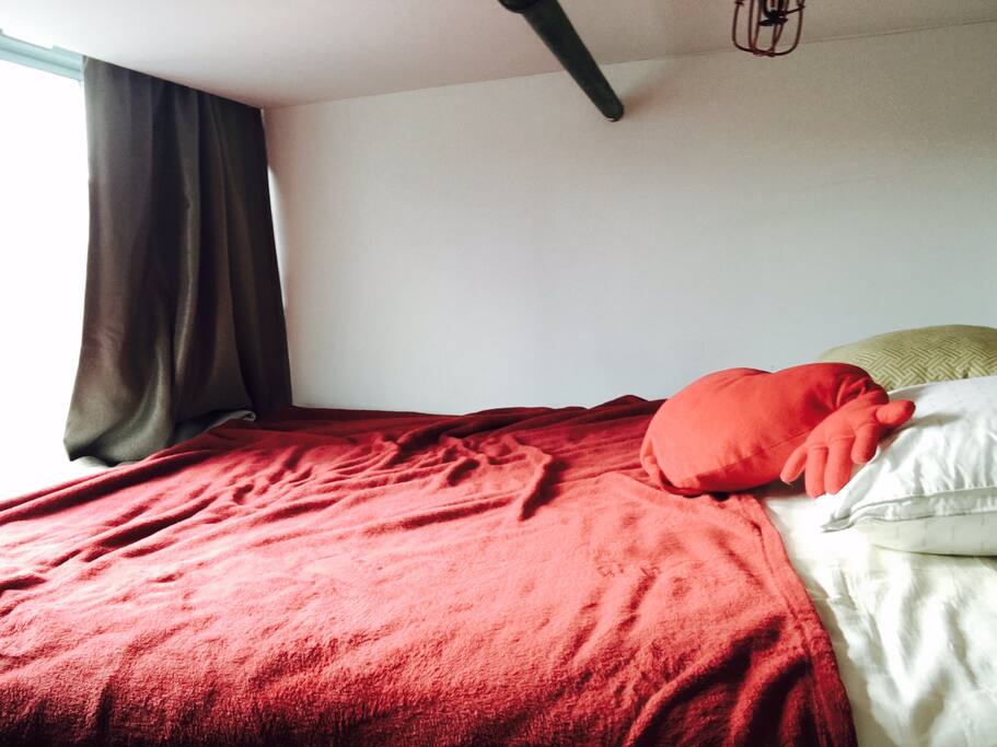 Loft bedroom 1, high quality queen size bed