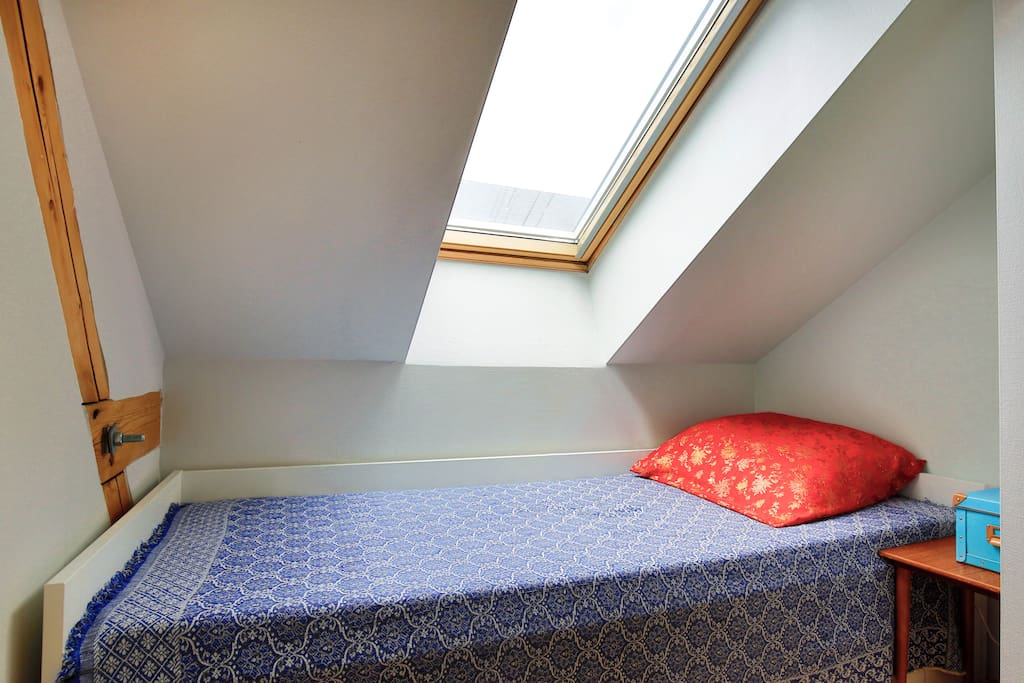 Single bedroom