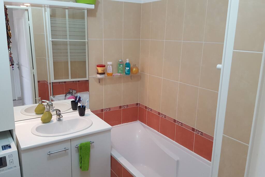 Baignoire et lave-linge
