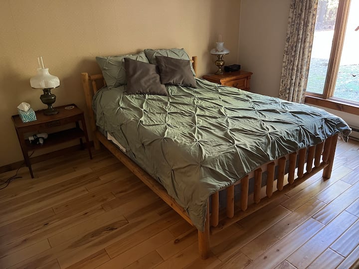 Queen guest bedroom