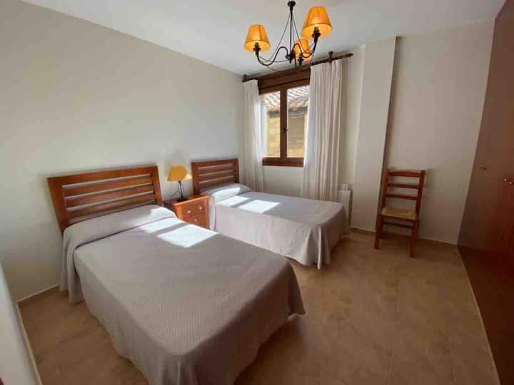 غرفة مزدوجة في الطابق السفلي