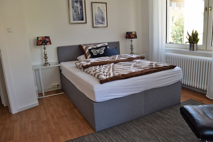 Modernes Zimmer in der Südstadt