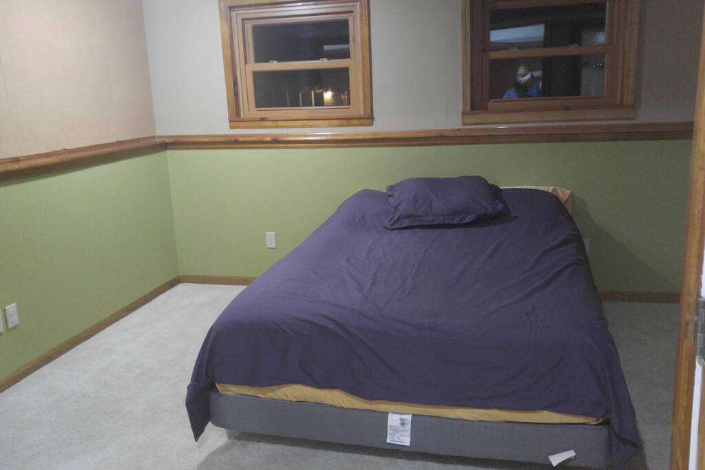 Queen Bed in it's own space (with glass doors that you can close)