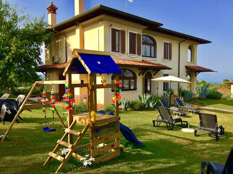 VILLA WITH BEAUTIFUL LAKE VIEW AND CHILDREN AREA