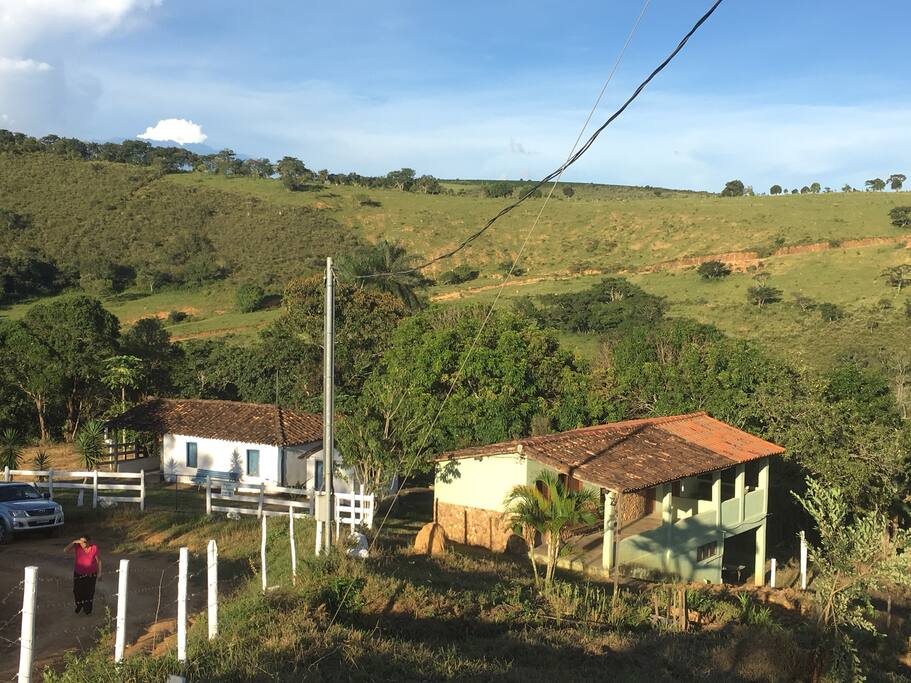 Chalé Vale das Cachoeiras à direita