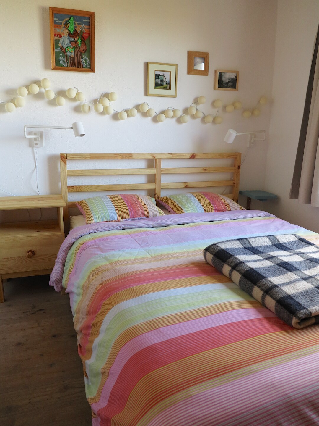 Chumba cha kulala cha pili kilicho na kitanda kimoja cha malkia