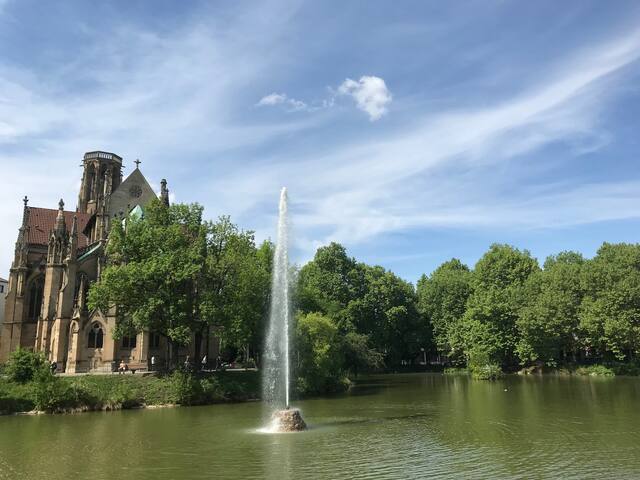 Central, clean and easy Stuttgart!