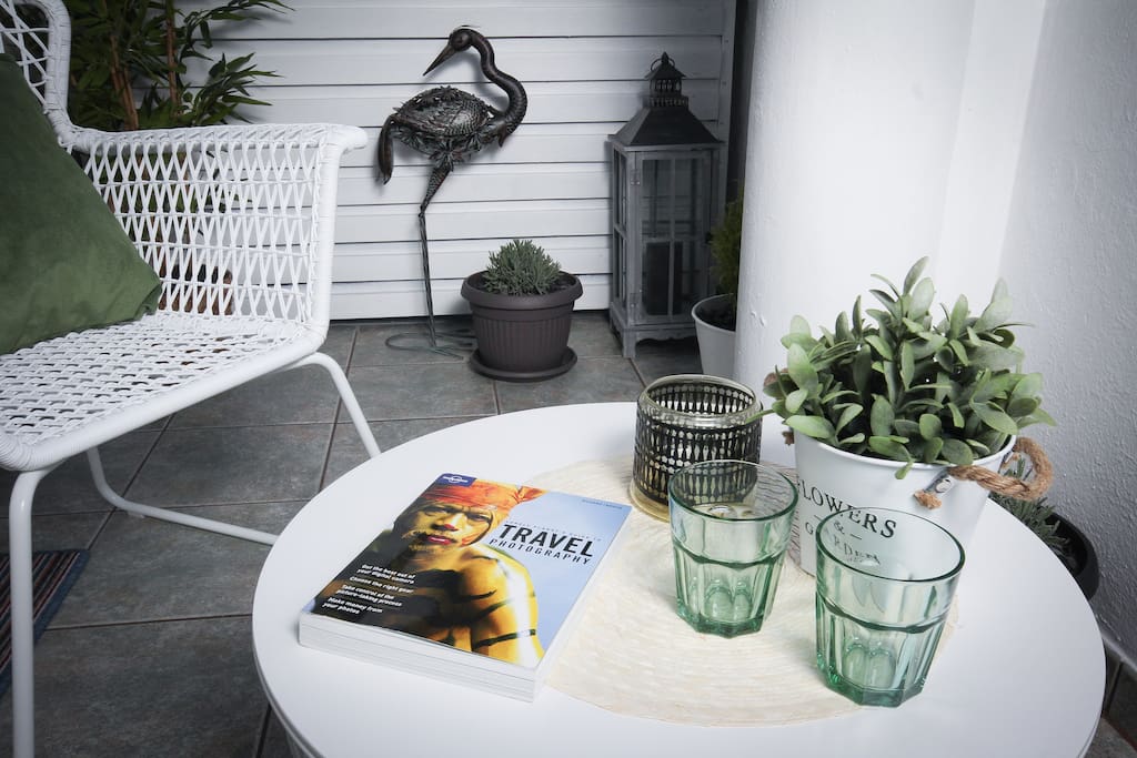 While relaxing on a terrace you can learn new photography tips