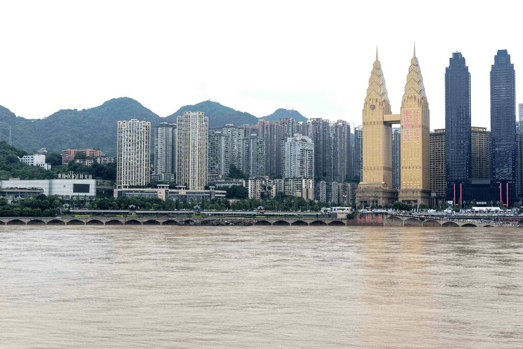 房屋周边江景