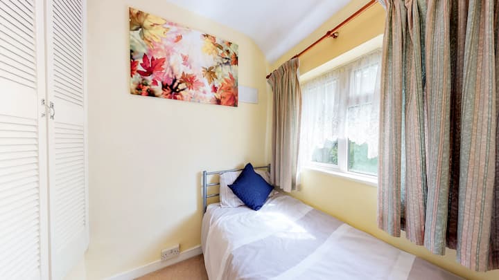 غرفة نوم واحدة صغيرة 