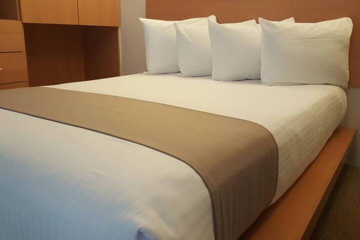 ✯ High-end Midtown Tower – All Suites gallery image 5