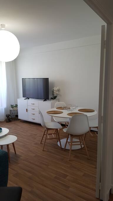 Pour un moment convivial à table ou bien un break télé devant un grand écran 4k.