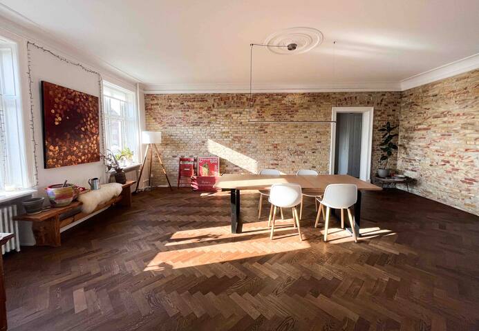 Beautiful, light filled Danish-Design apartment! gallery image 4