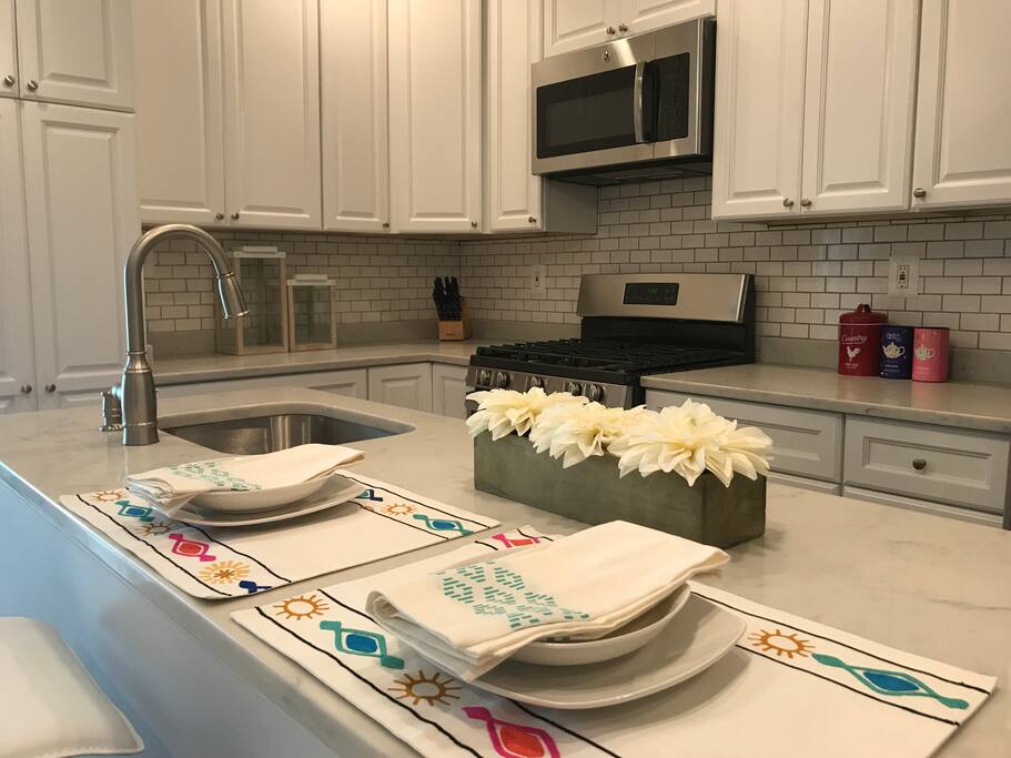 Gorgeous Chef's Kitchen with Gas Appliances