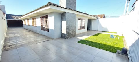 Cozy House in Pinhais with Hydro and Barbecue