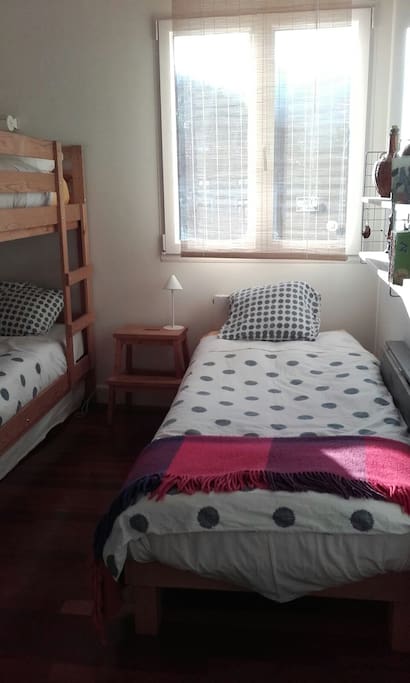 DORMITORIO CON TRES CAMAS