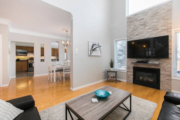 KASHY HOMES-Ravishing 3 story home near DT&Airport gallery image 3