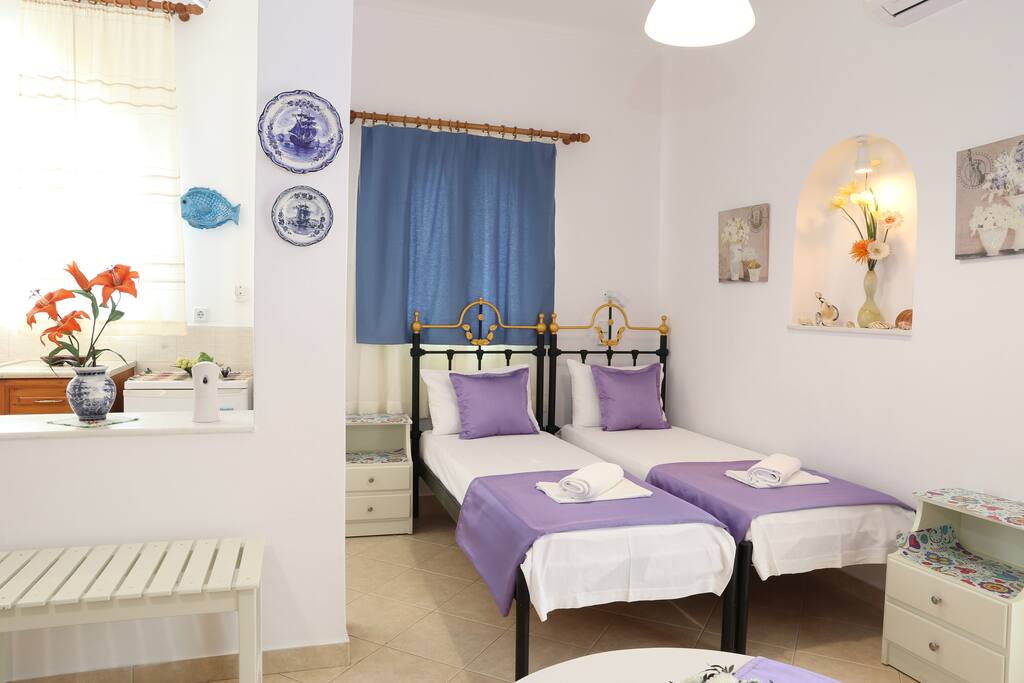 Studio Upper floor 2
