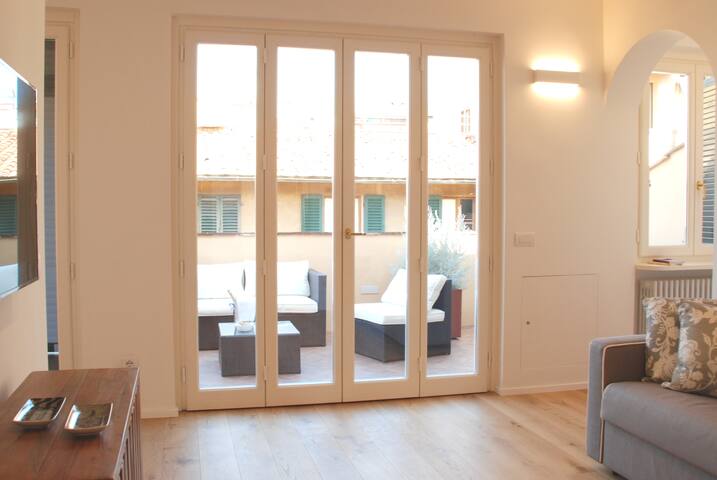 Top Floor Apartment at Ponte Vecchio gallery image 2