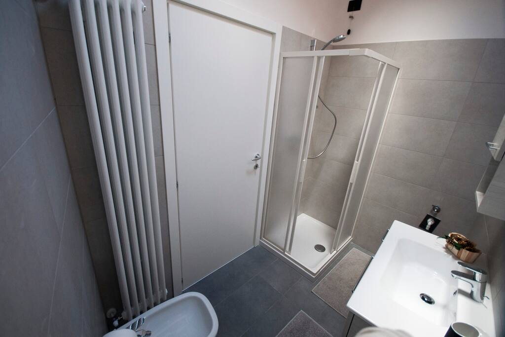BAGNO
con doccia e servizi
