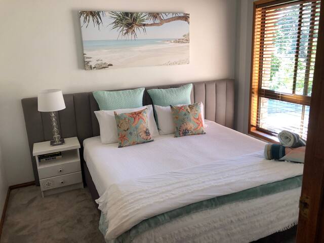 Spacious Two Bedroom Light Filled Lovely gallery image 5