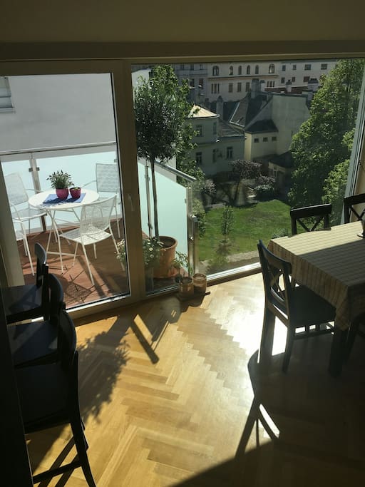 12 sqm terrace and panoramic view into inner yard