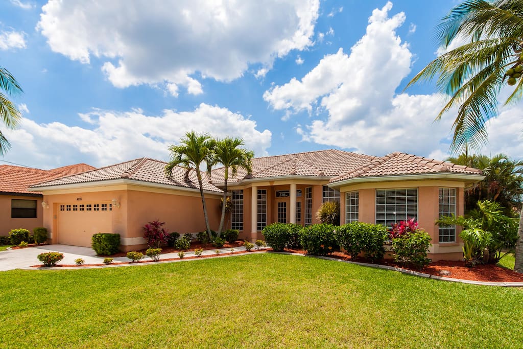 Royal Palms Front View