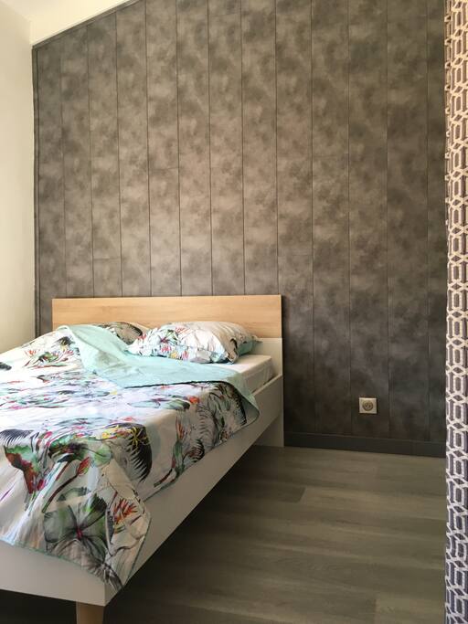 Chambre avec lit double