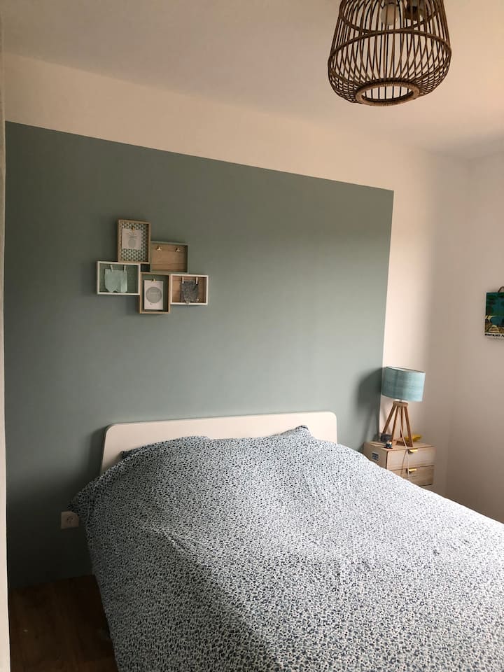 SPÁLŇA 2 : 1 posteľ 140 cm s výhľadom na les 