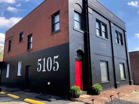 Converted Historic 1937 Red Door Firehouse - Family Friendly!