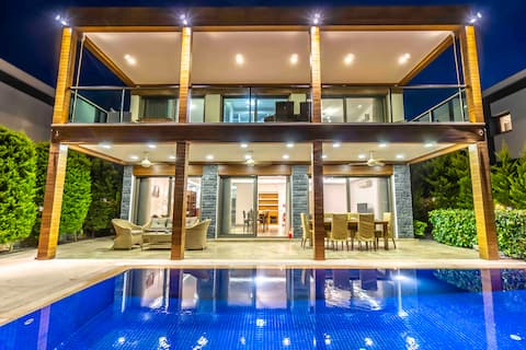 Ultra Modern Central Villa with Private Pool
