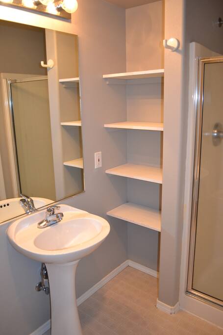 Shower/bathroom