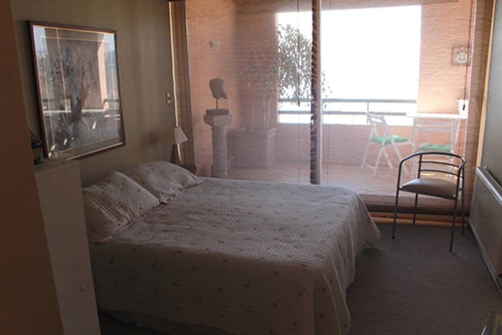 Dormitorio principal con baño en suite