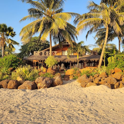 5 bedroom beach villa on the beach in the heart of Saly