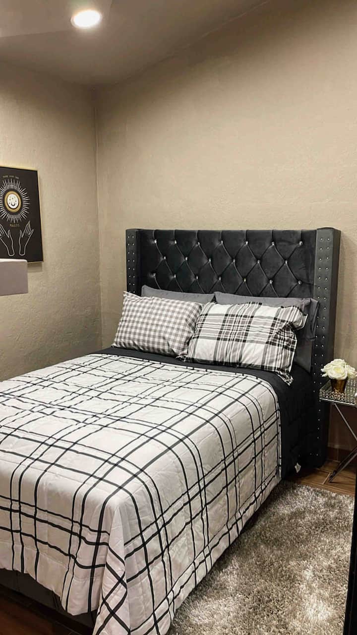 חדר שינה 1 עם מיטה זוגית 