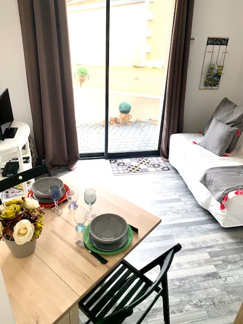 charming cocoon 1 to 2 steps from Futuroscope and CHU