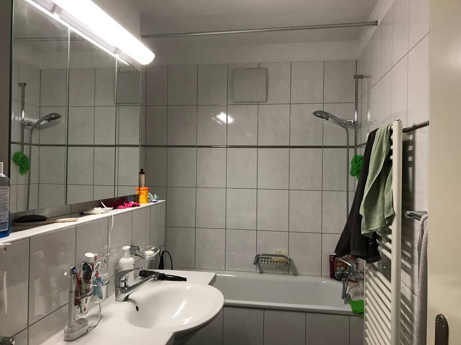 Bad mit badewanne